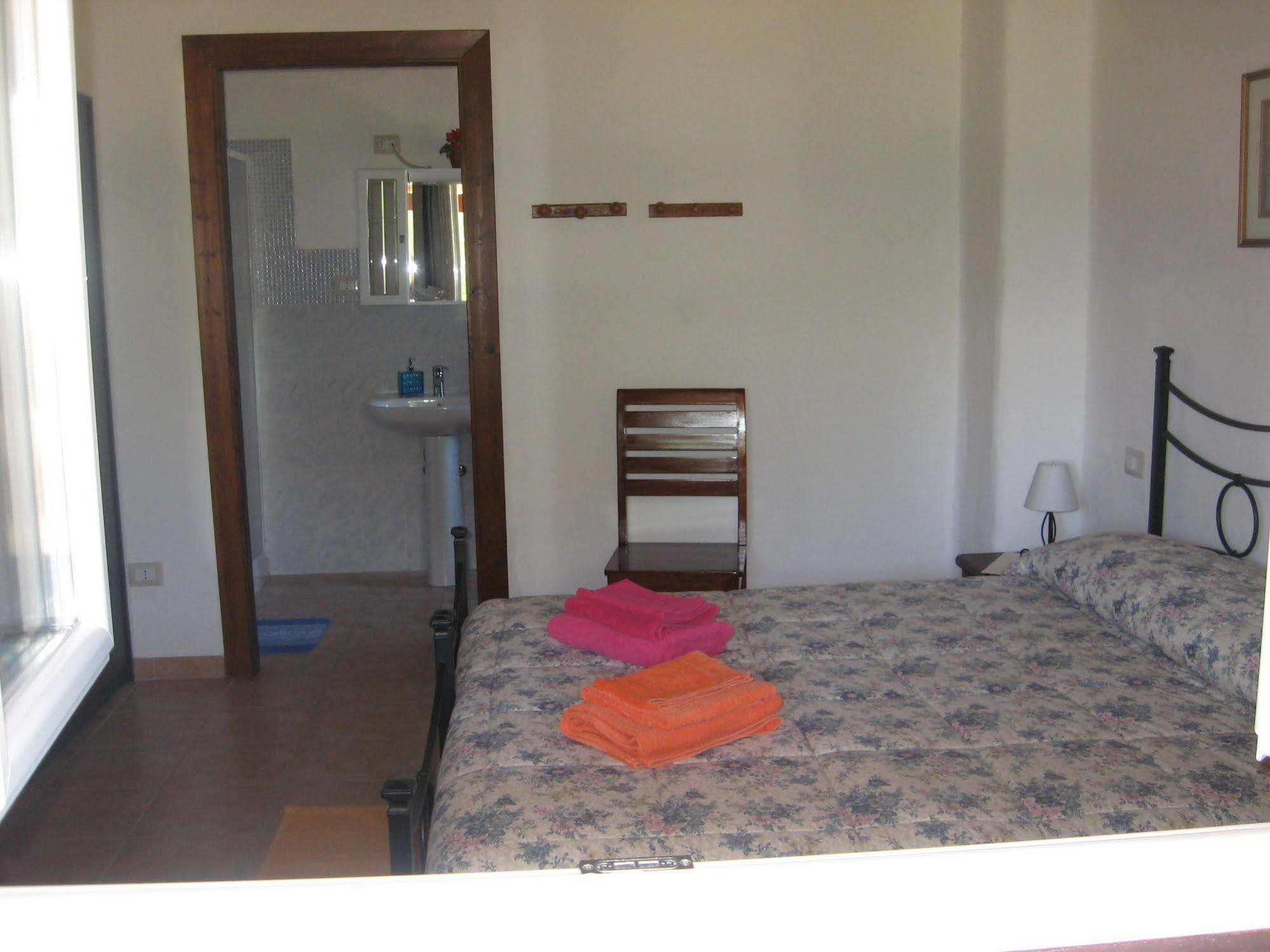 Agriturismo La Barca In Secca Олмедо Екстериор снимка